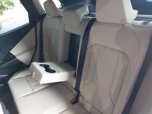 Vehicle image 13 of 39