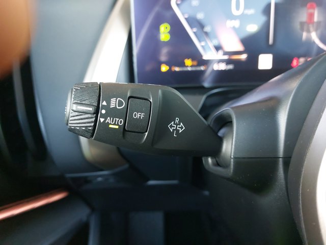 Vehicle image 32 of 39