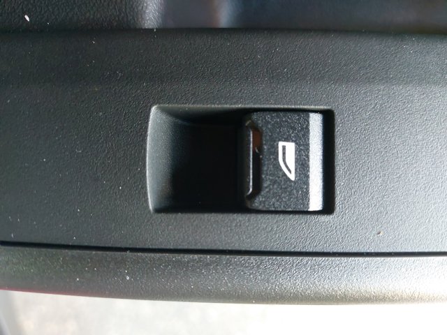 Vehicle image 36 of 39