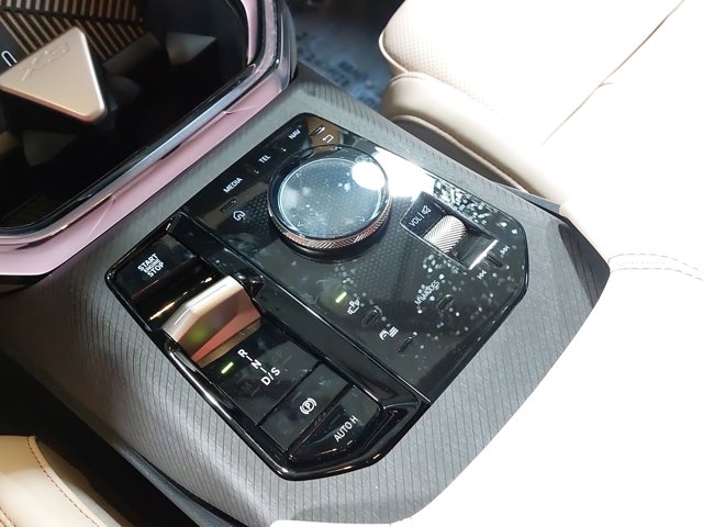Vehicle image 29 of 37
