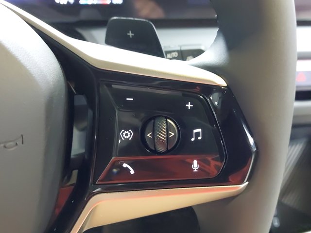 Vehicle image 36 of 37