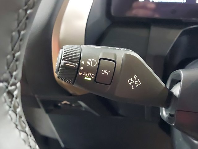 Vehicle image 26 of 37