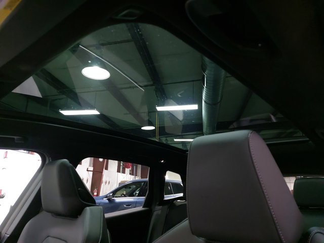 Vehicle image 19 of 38