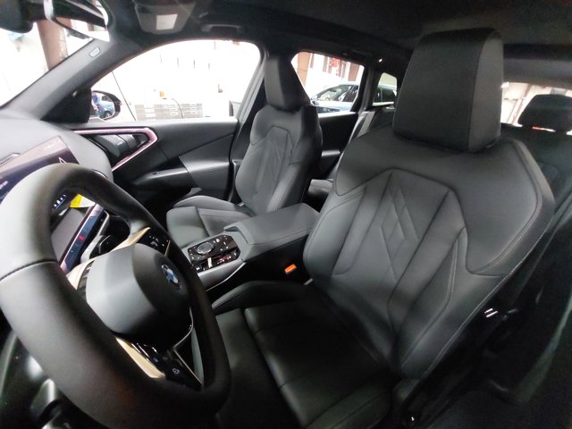 Vehicle image 17 of 38