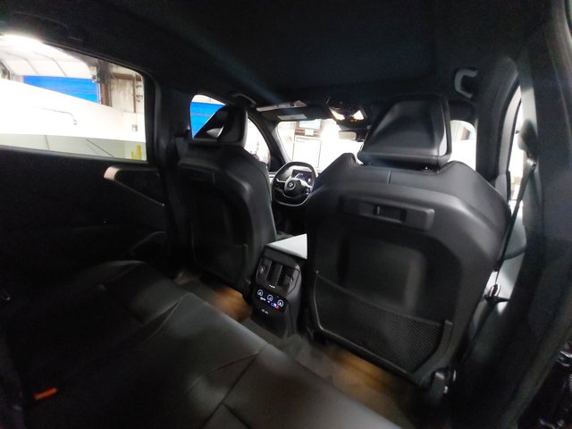 Vehicle image 18 of 38