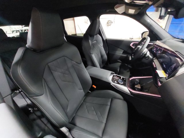 Vehicle image 14 of 38