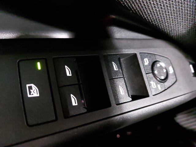 Vehicle image 33 of 38