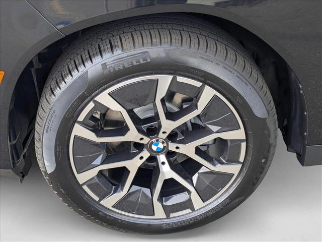 Vehicle image 8 of 18