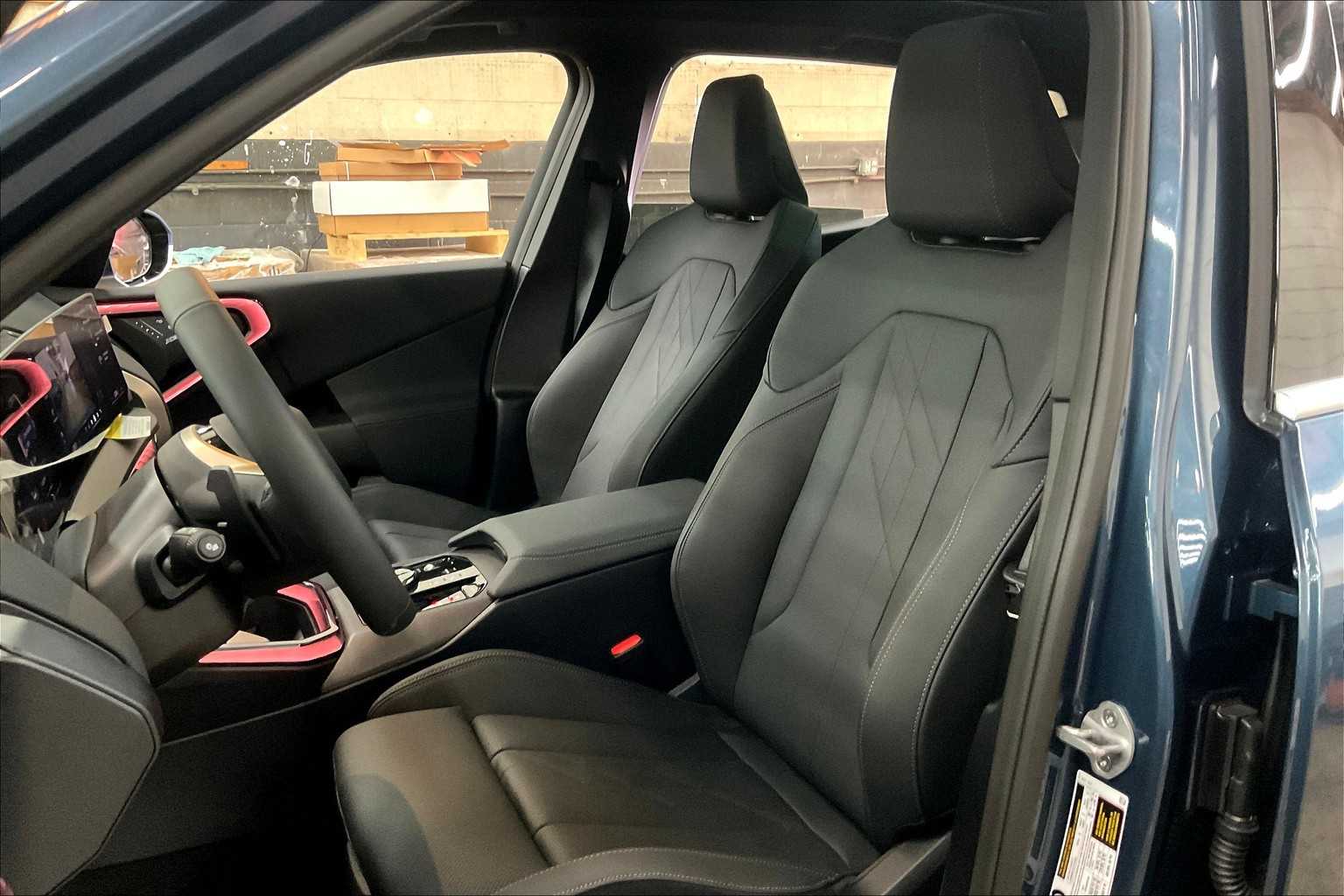 Vehicle image 12 of 33