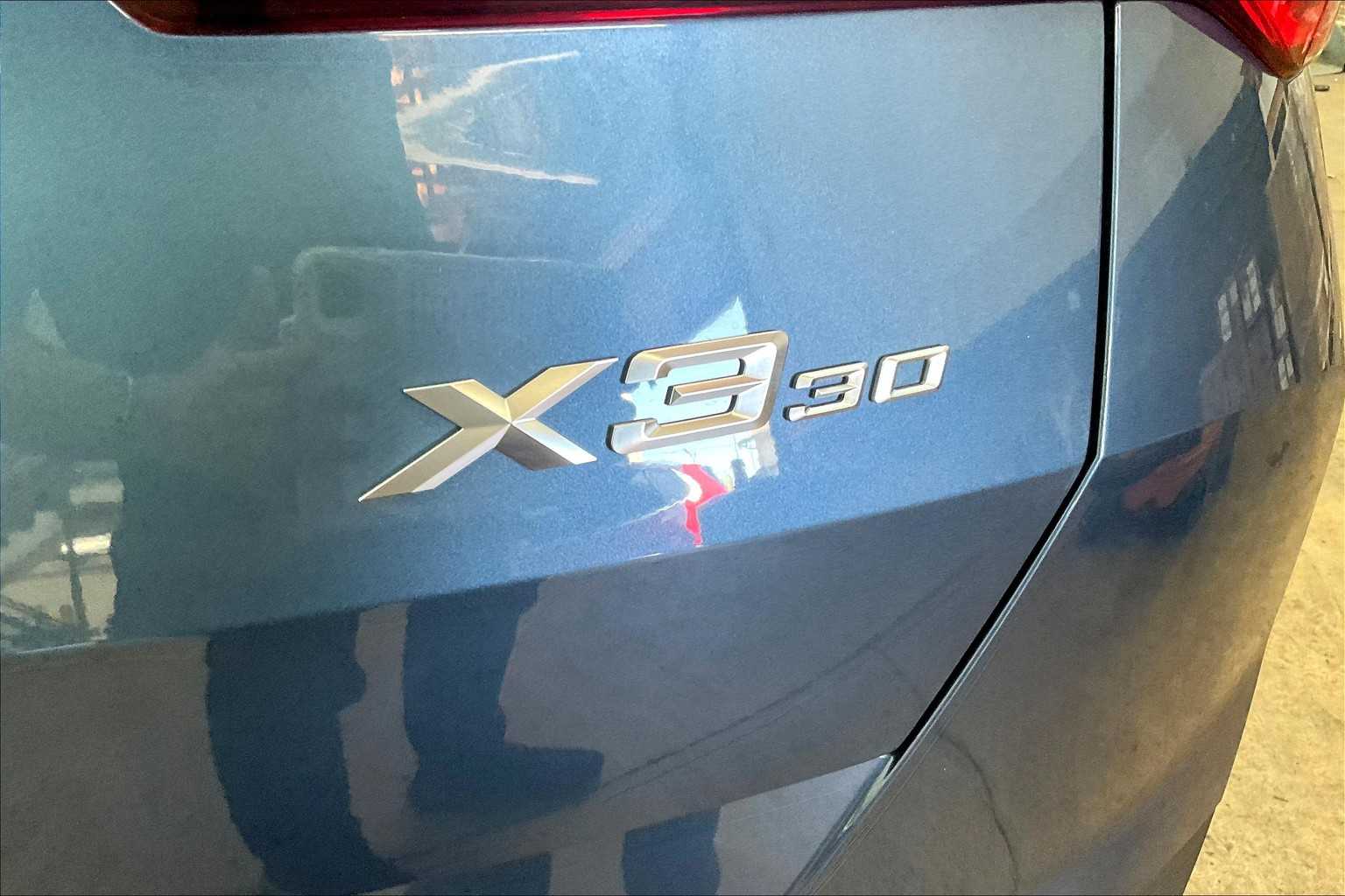 Vehicle image 31 of 33