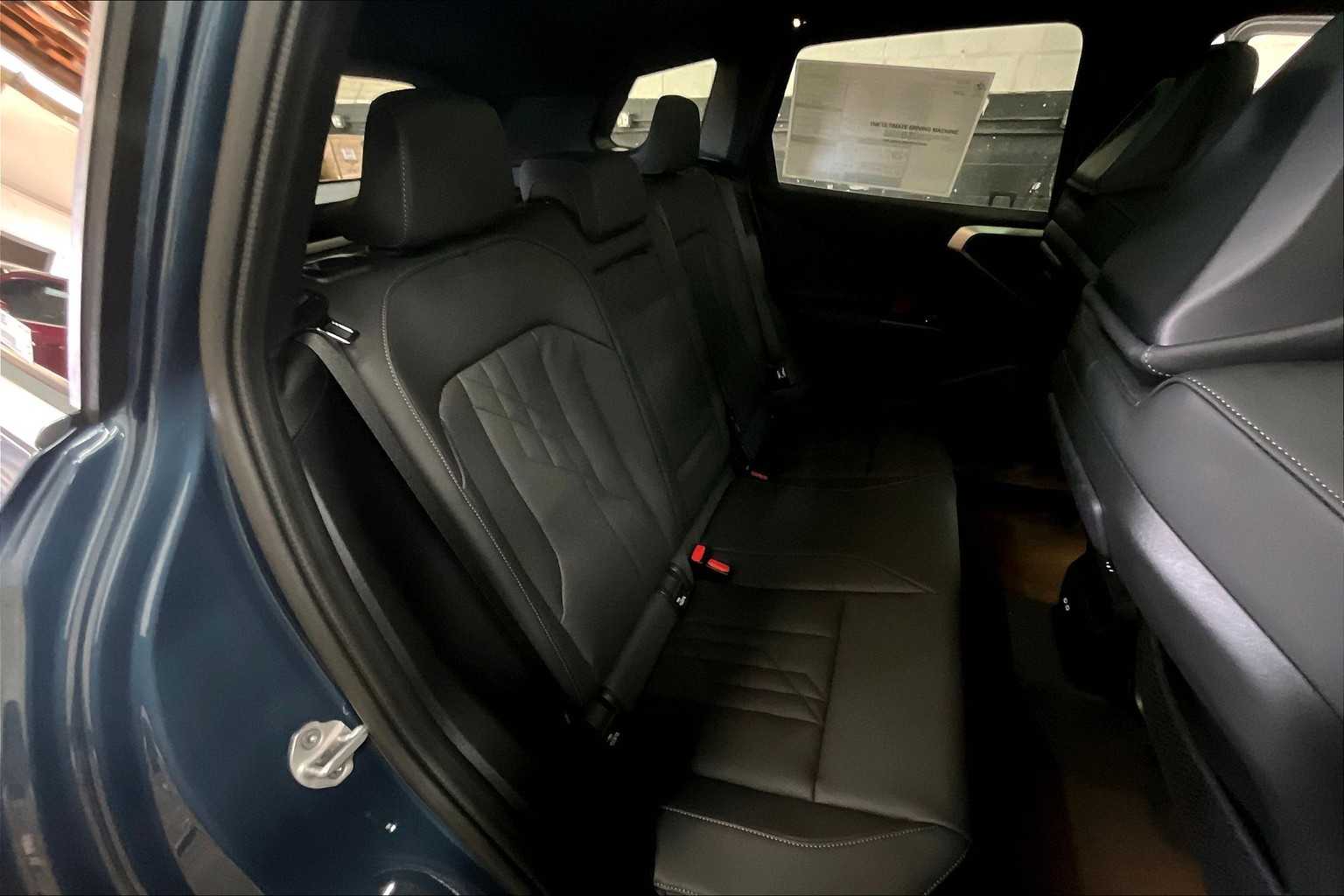 Vehicle image 9 of 33