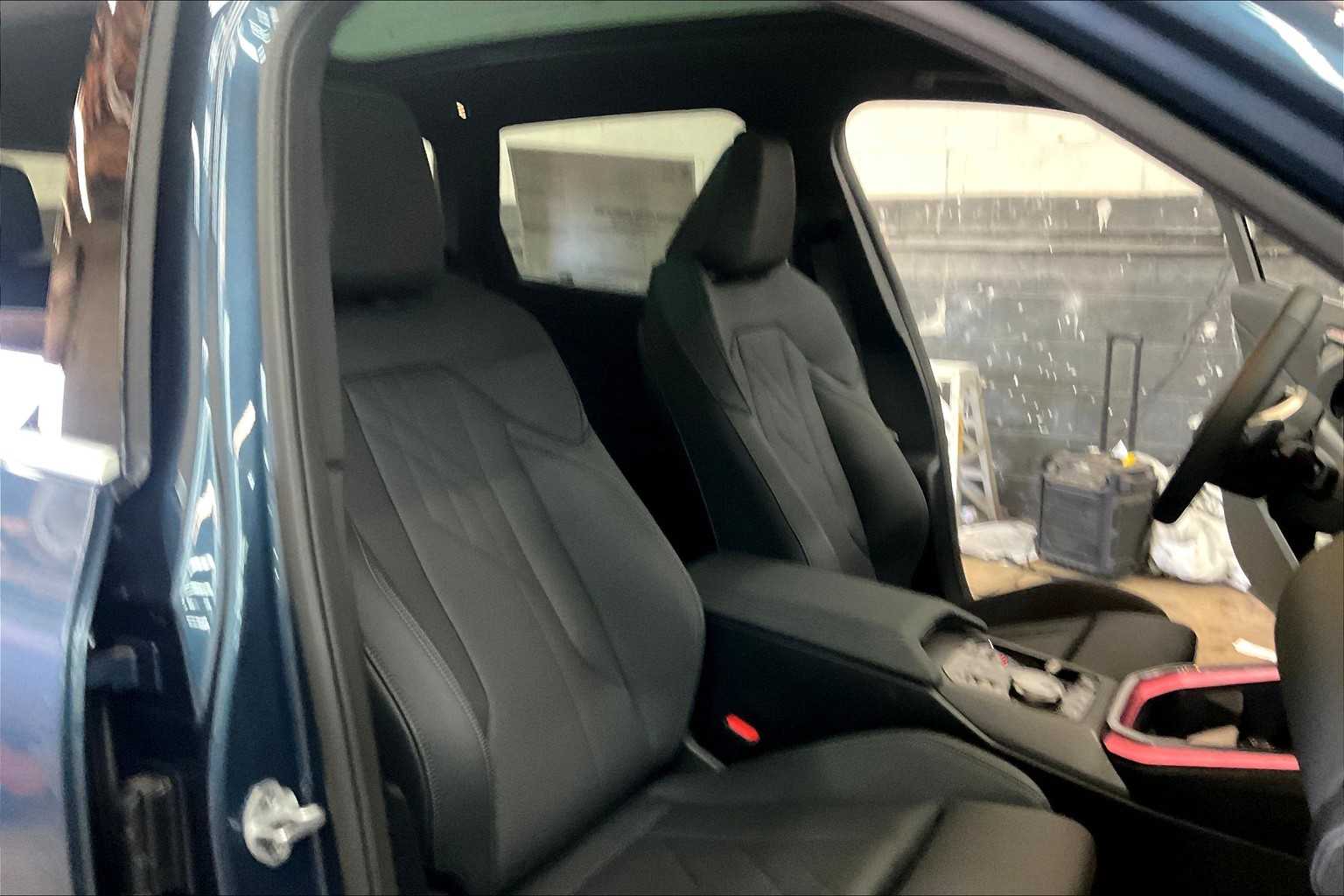 Vehicle image 11 of 33