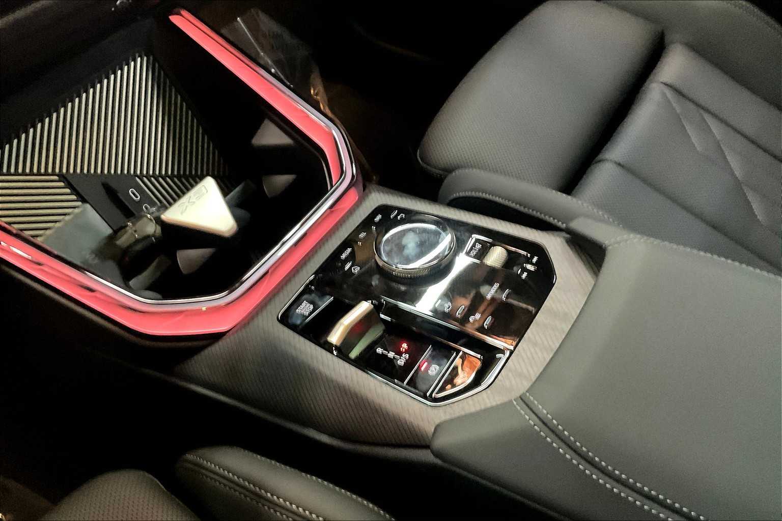 Vehicle image 21 of 33