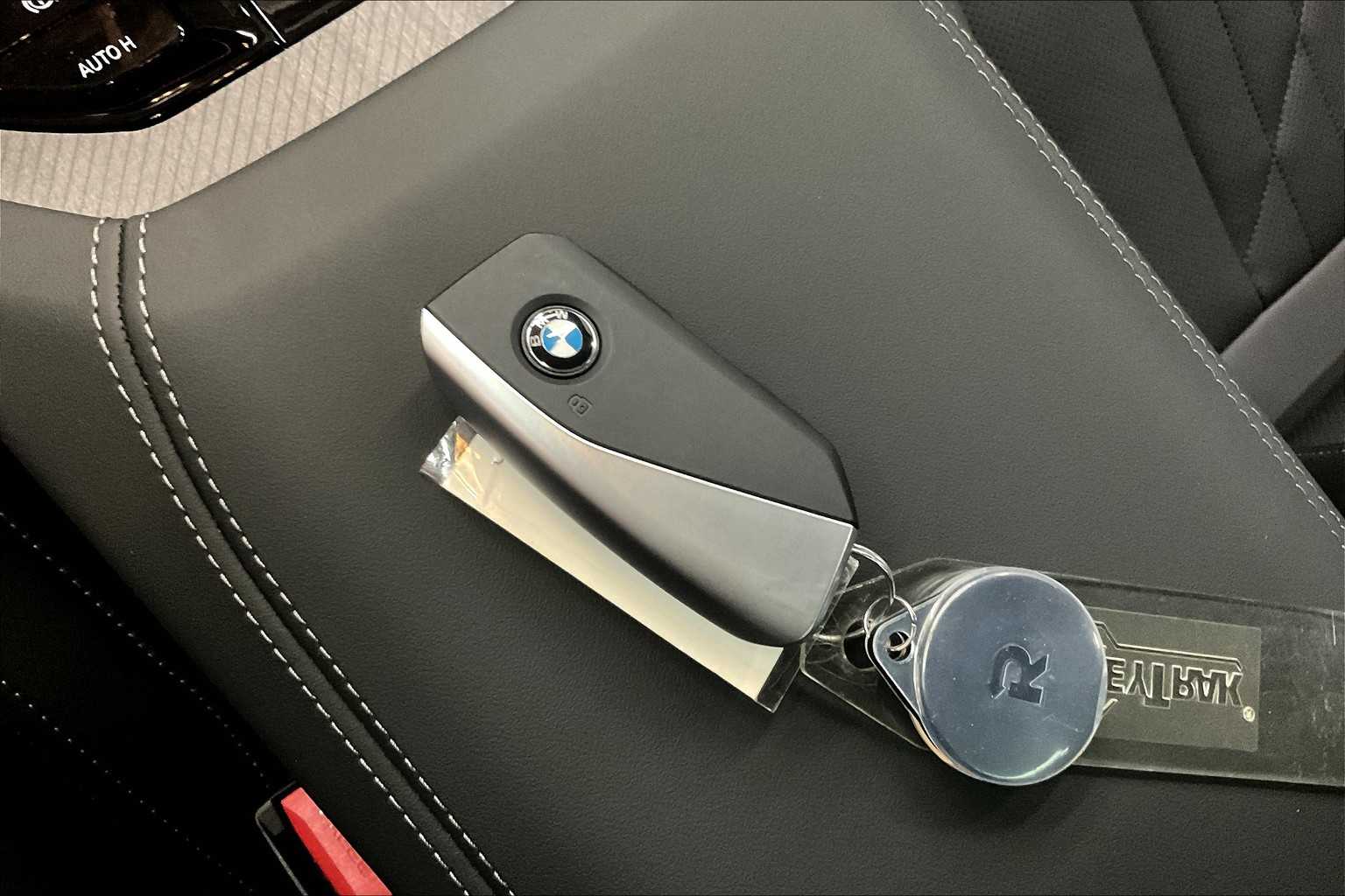 Vehicle image 24 of 33