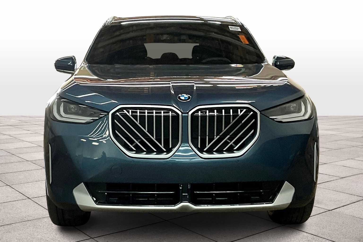 Vehicle image 2 of 33