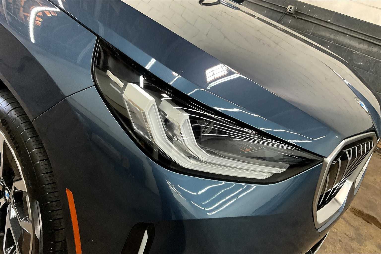 Vehicle image 22 of 33
