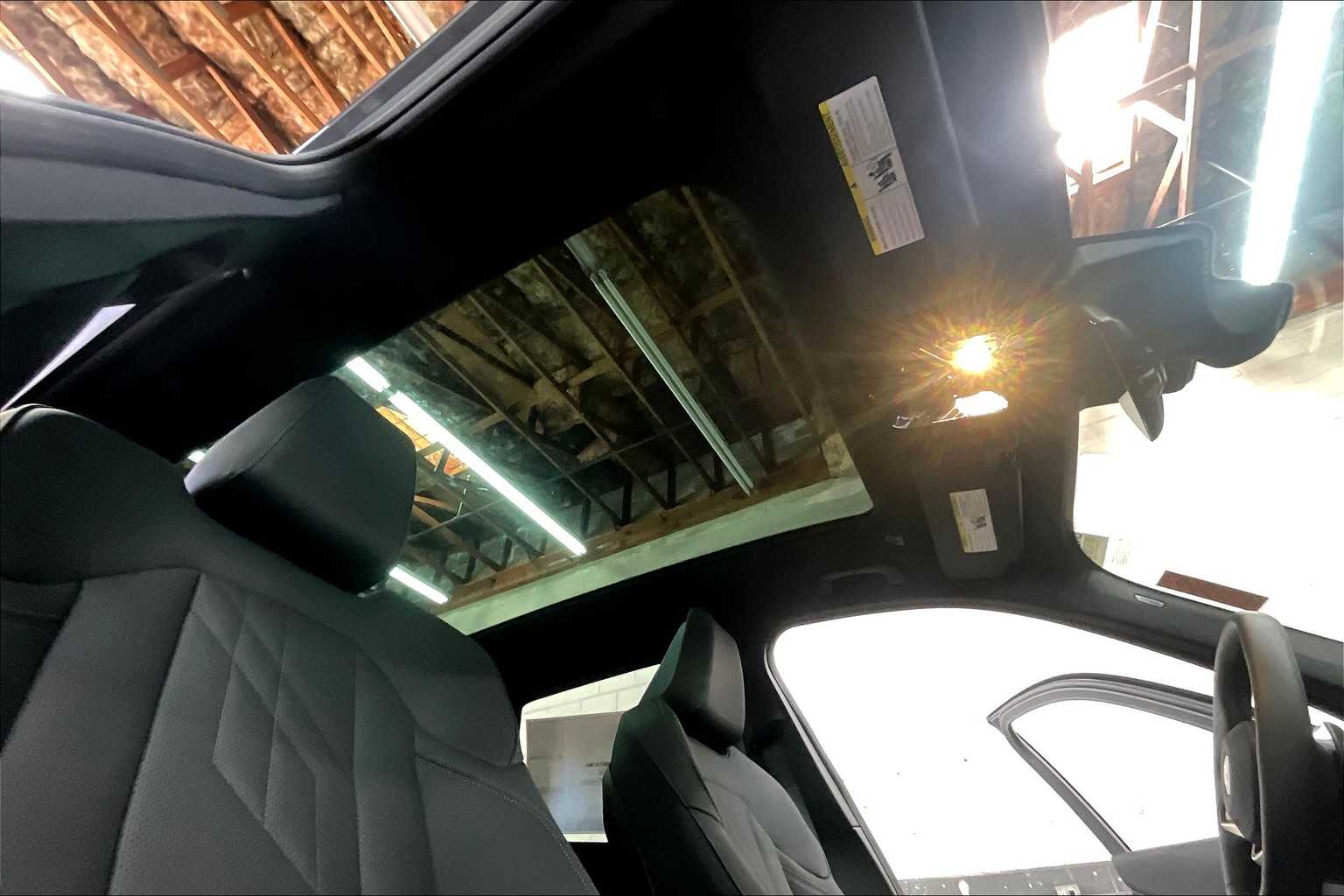 Vehicle image 27 of 33