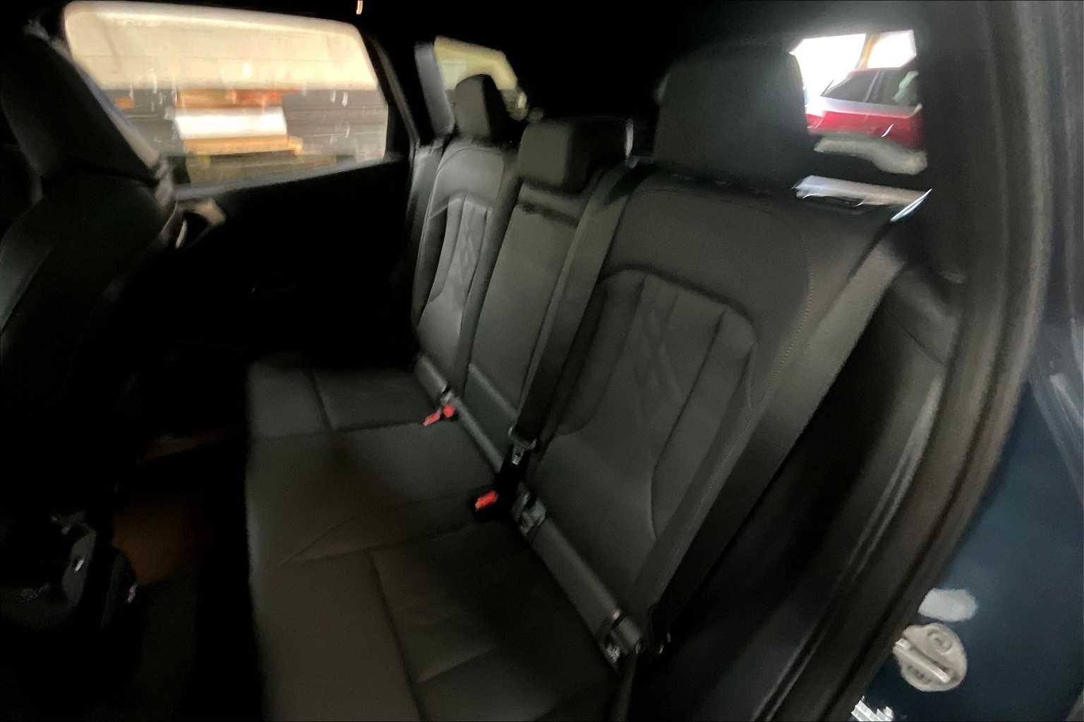 Vehicle image 10 of 33