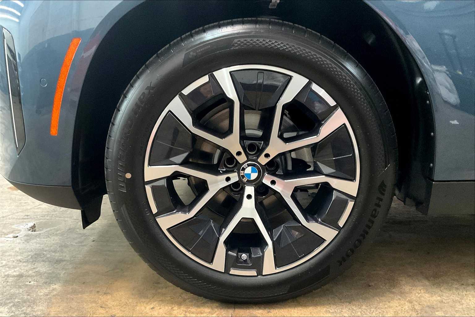 Vehicle image 8 of 33