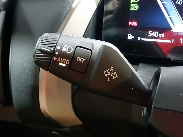 Vehicle image 28 of 38