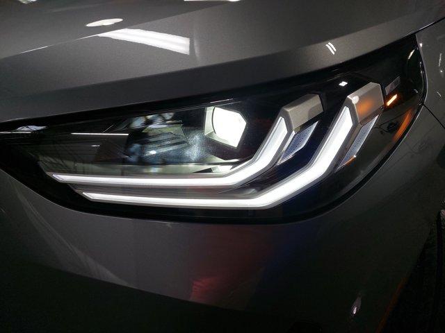 Vehicle image 33 of 38