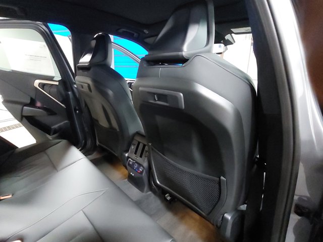 Vehicle image 17 of 38