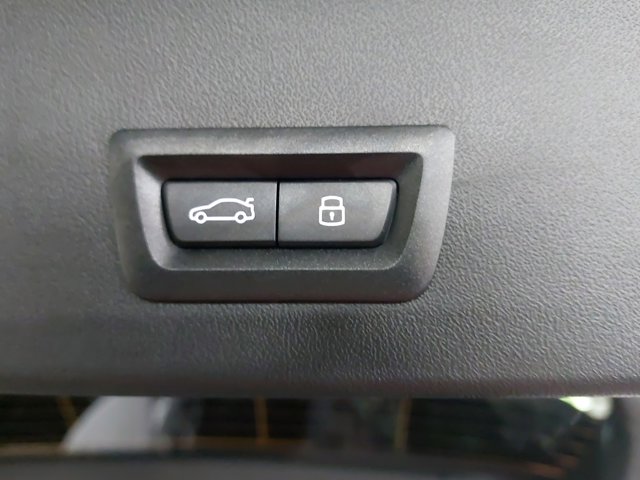Vehicle image 30 of 38