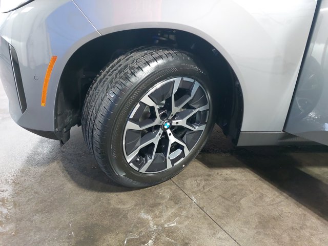 Vehicle image 10 of 38