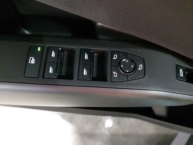 Vehicle image 34 of 38