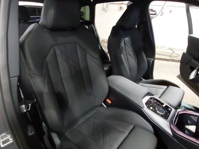 Vehicle image 16 of 38