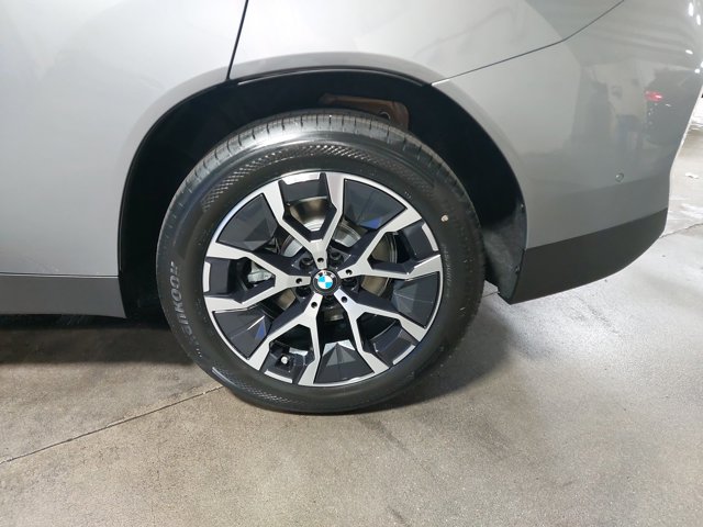 Vehicle image 11 of 38