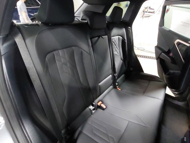 Vehicle image 13 of 38
