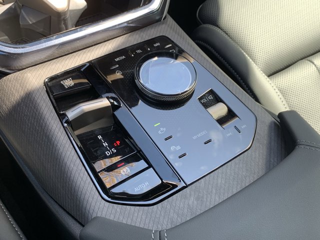 Vehicle image 35 of 37