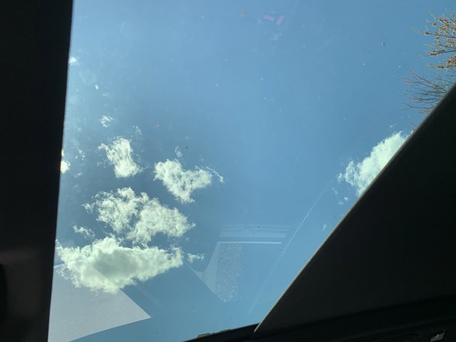 Vehicle image 31 of 37