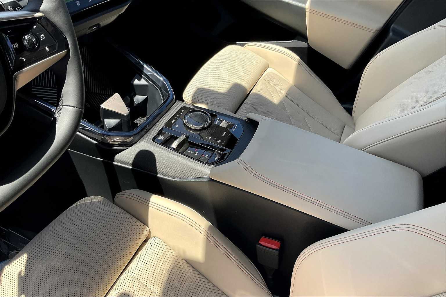 Vehicle image 10 of 31
