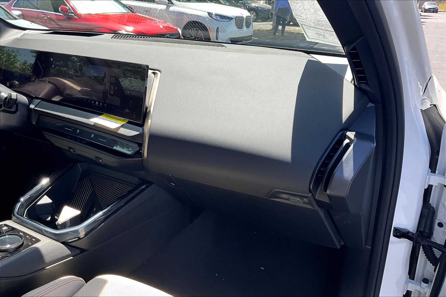 Vehicle image 25 of 31