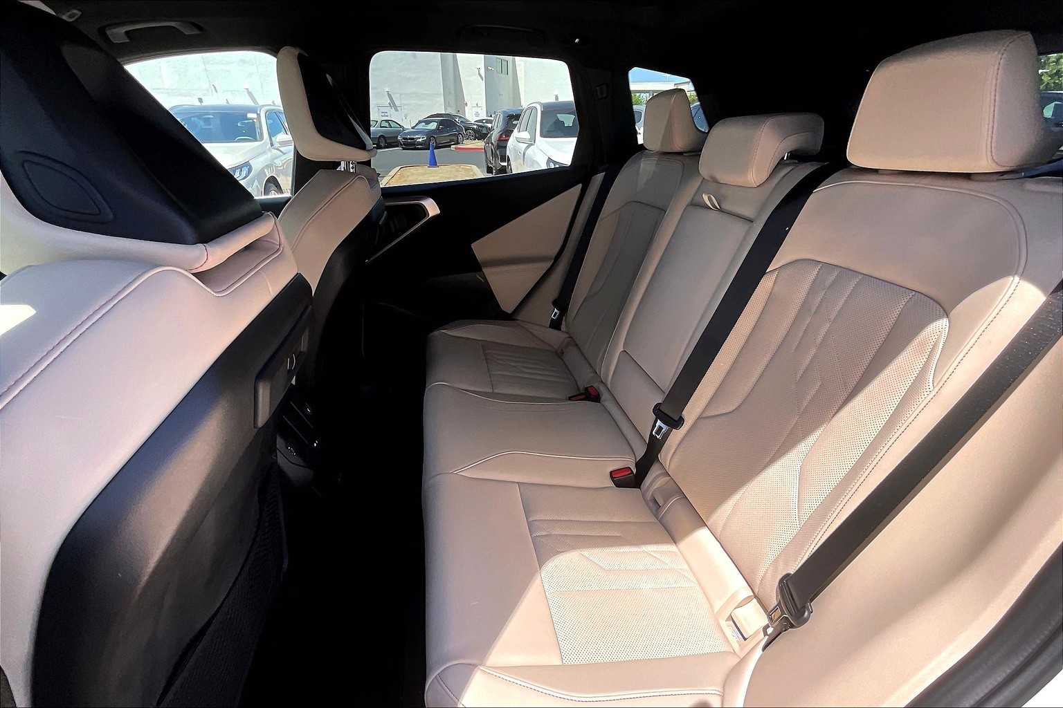 Vehicle image 12 of 31