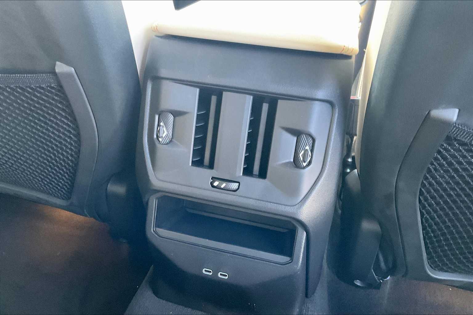 Vehicle image 16 of 31