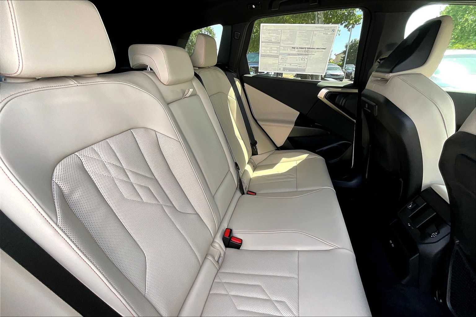 Vehicle image 24 of 31