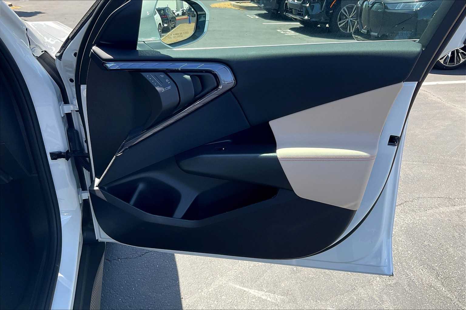 Vehicle image 26 of 31