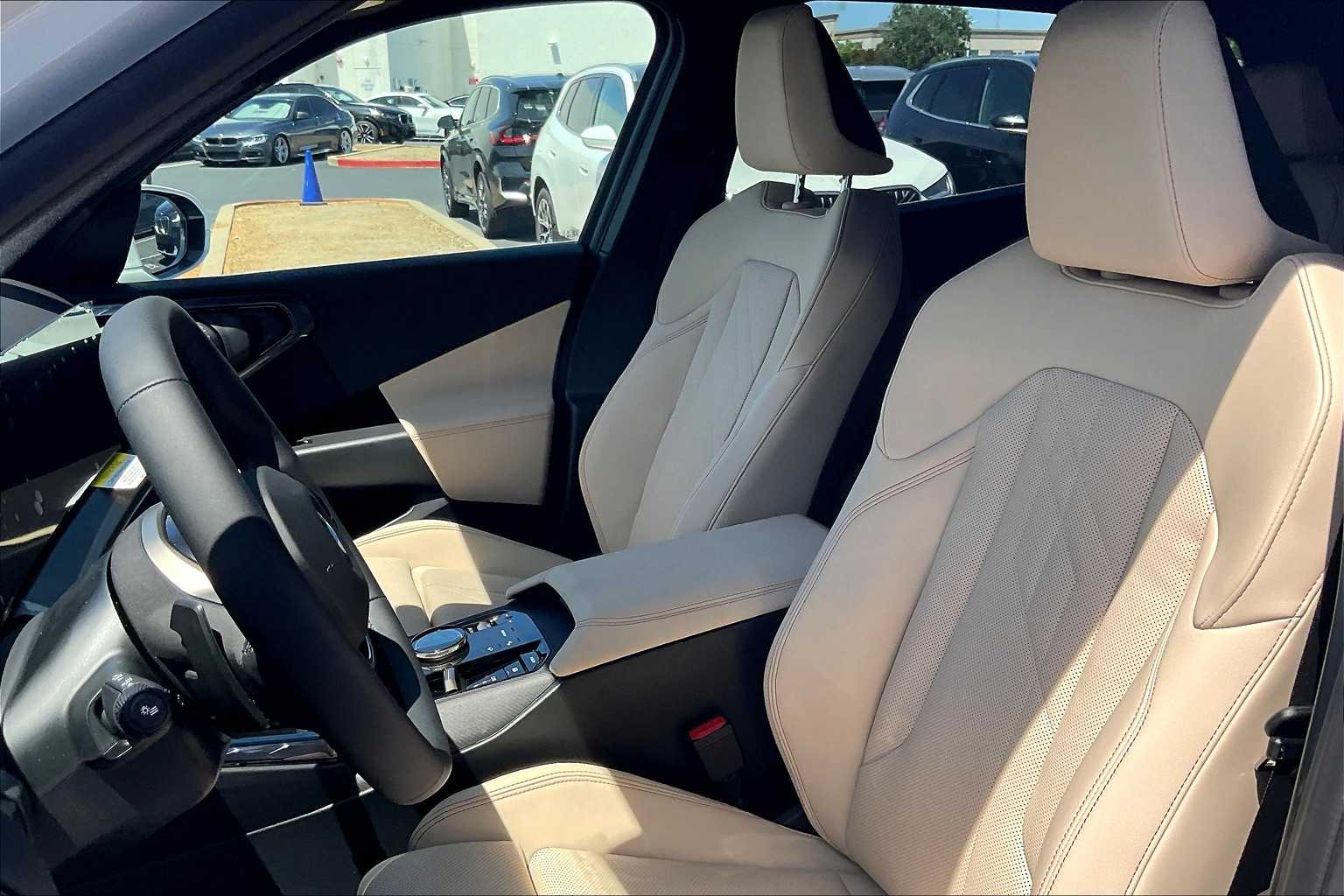 Vehicle image 11 of 31