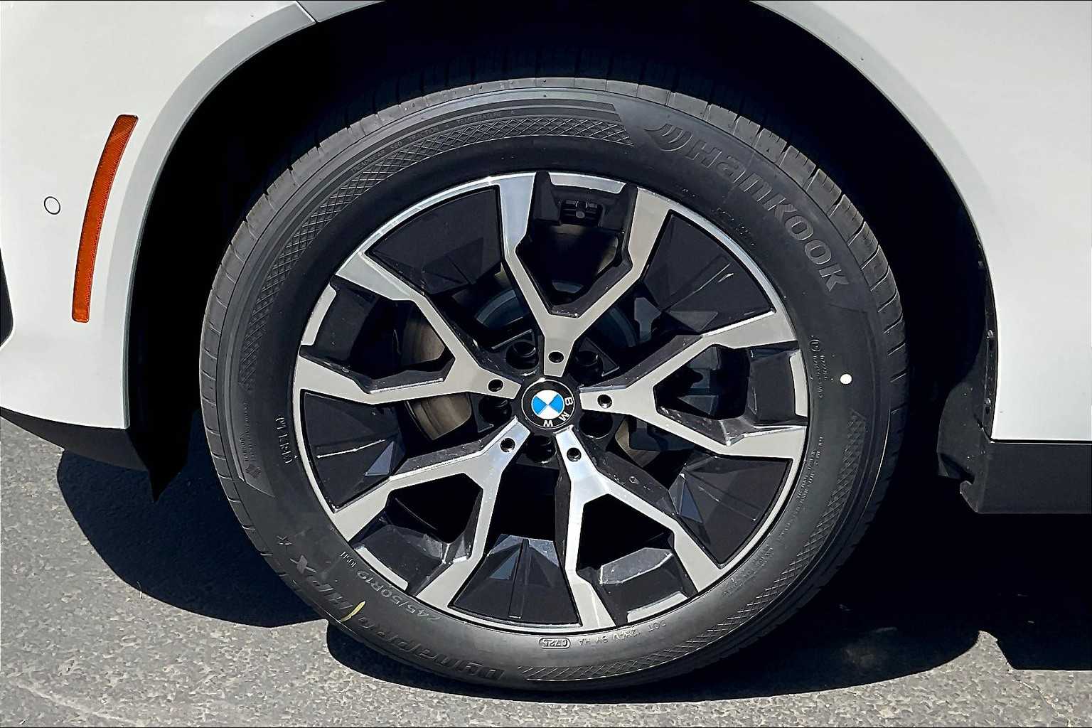Vehicle image 14 of 31