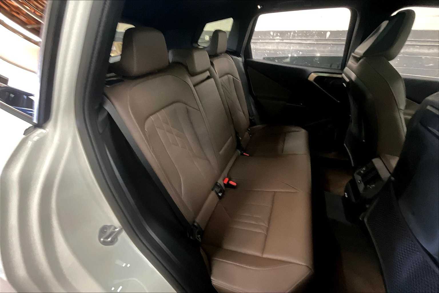 Vehicle image 9 of 33