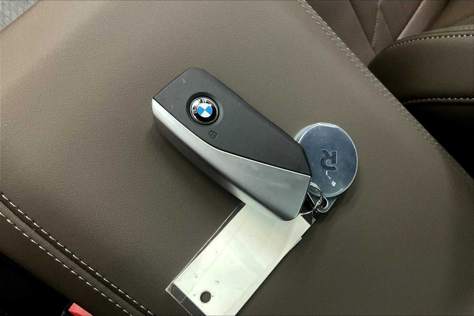 Vehicle image 20 of 33