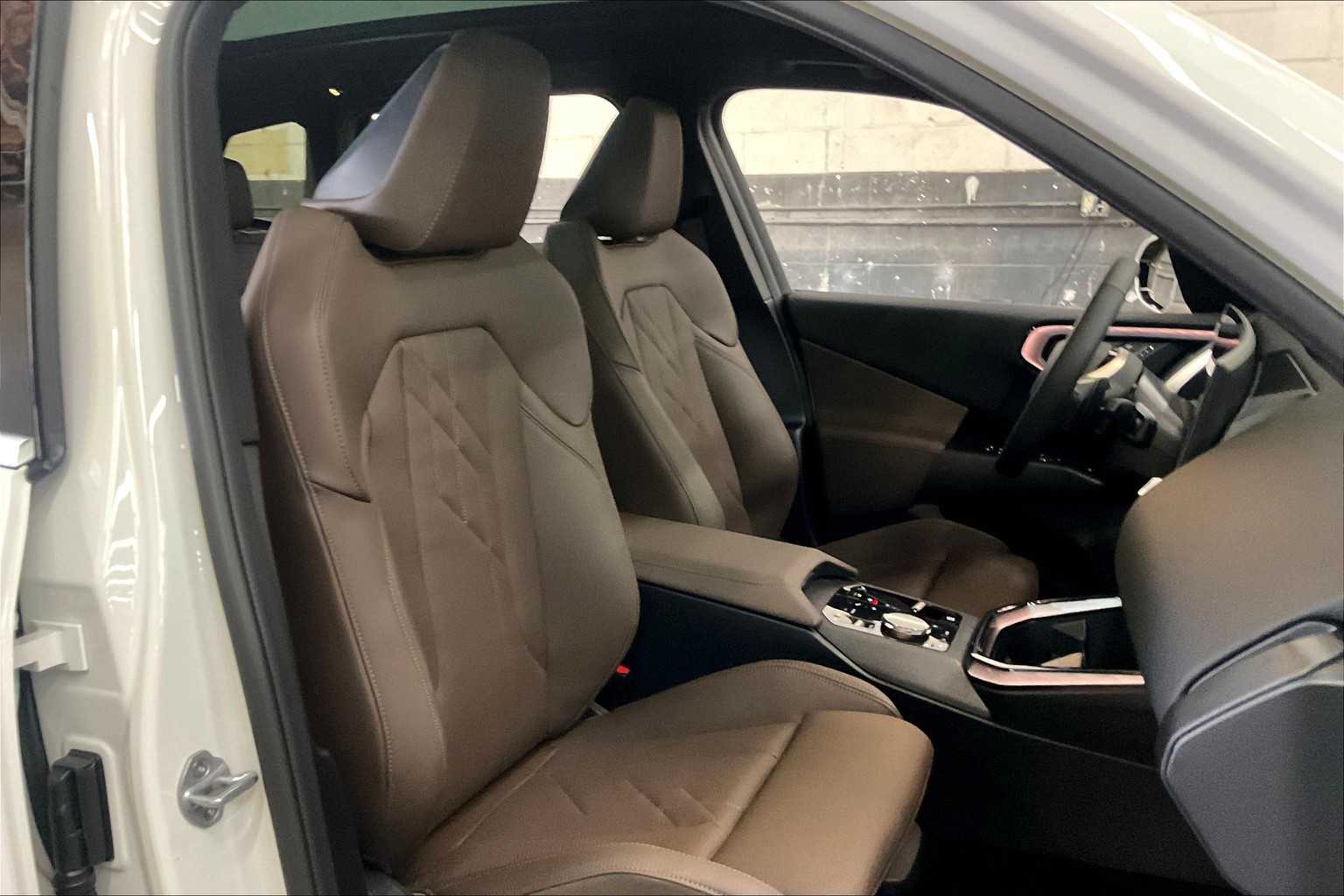 Vehicle image 12 of 33