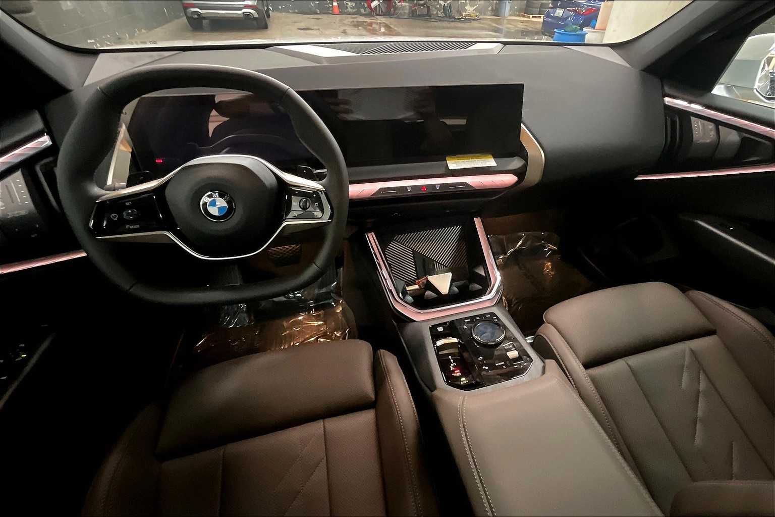 Vehicle image 15 of 33