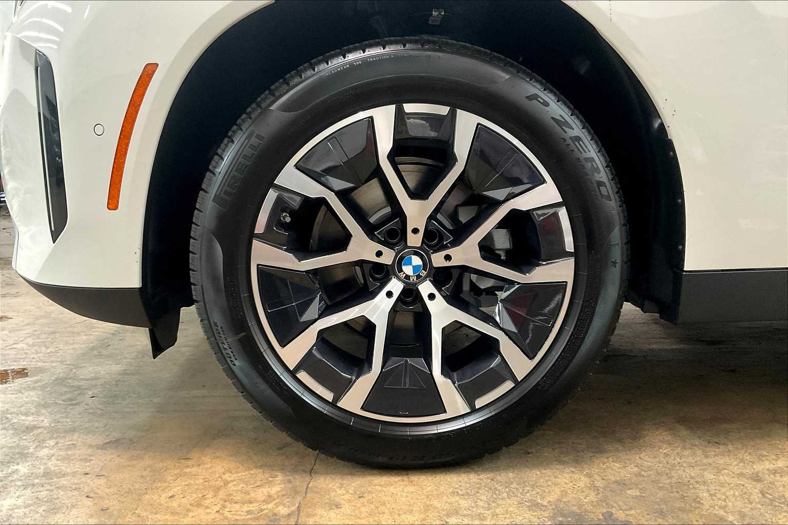 Vehicle image 8 of 33
