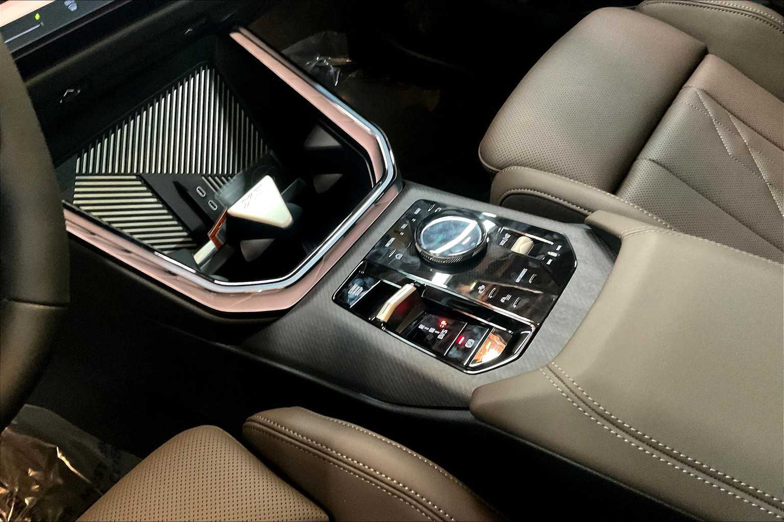 Vehicle image 18 of 33