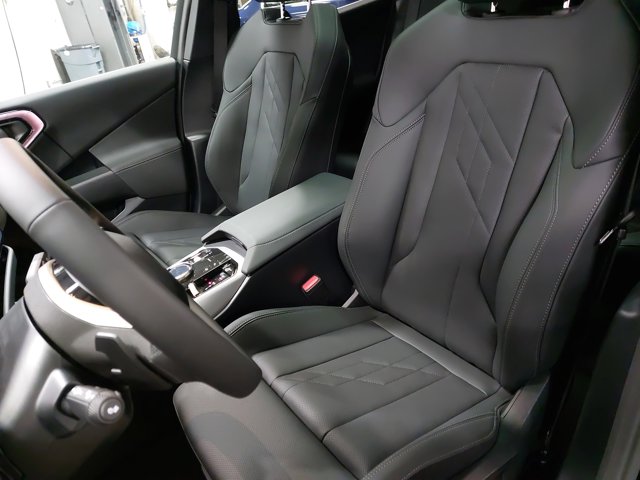 Vehicle image 16 of 38