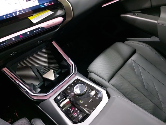Vehicle image 25 of 38
